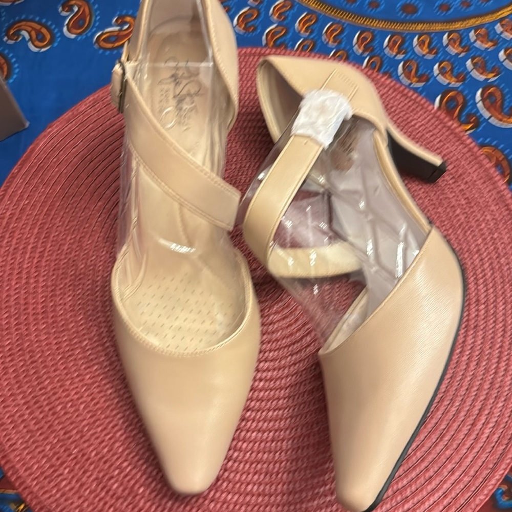 Life Stride size 10 Comfort Heels